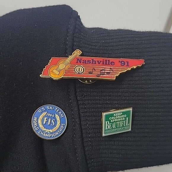 Set of Random metal pins - Picture 2 of 6